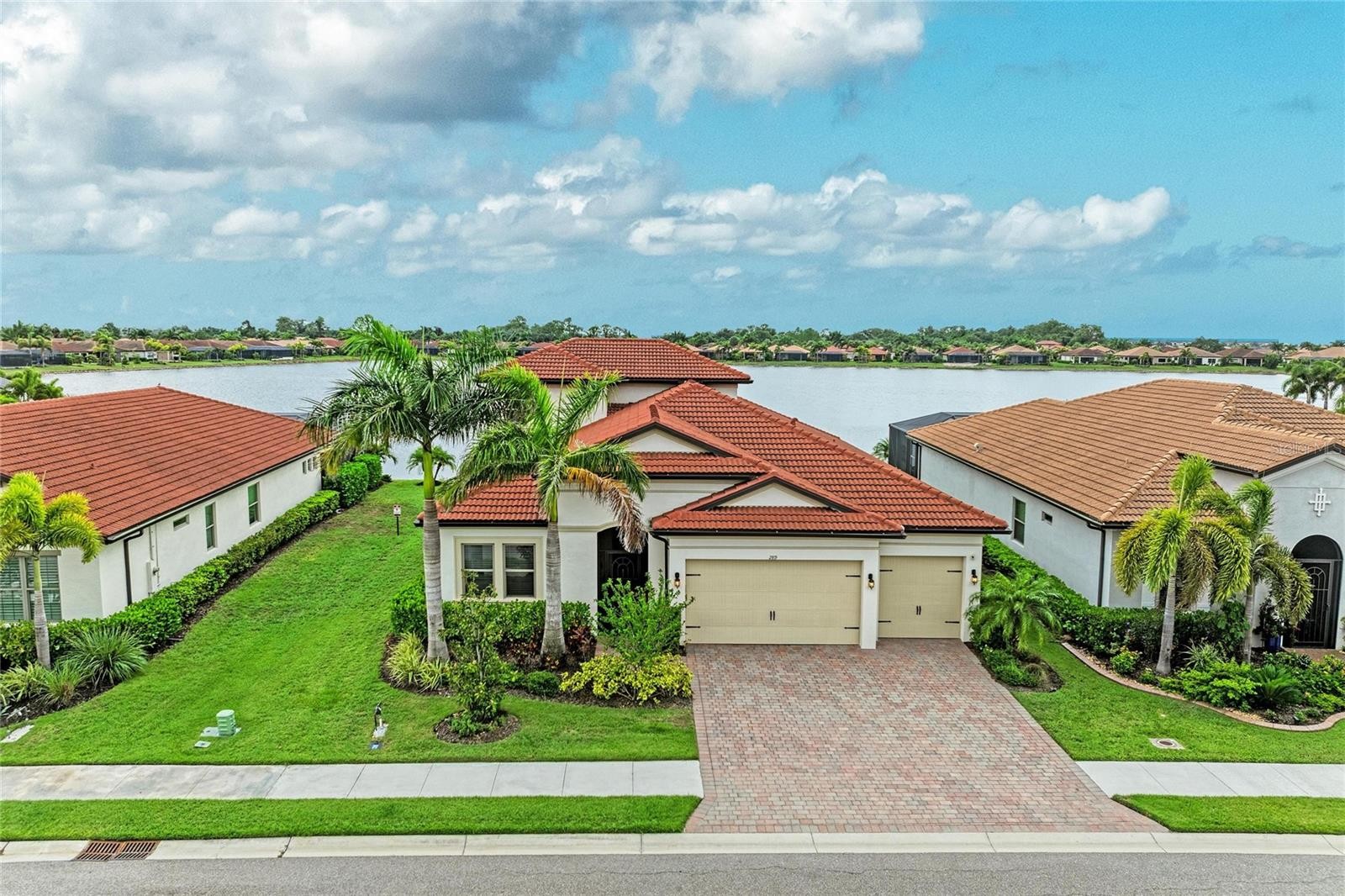 289 VILLORESI BLVD
