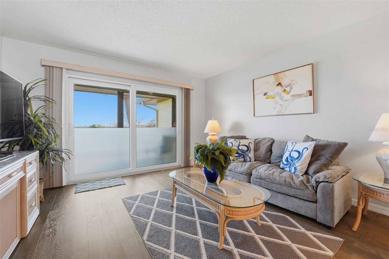 461 AIRPORT AVE E #106