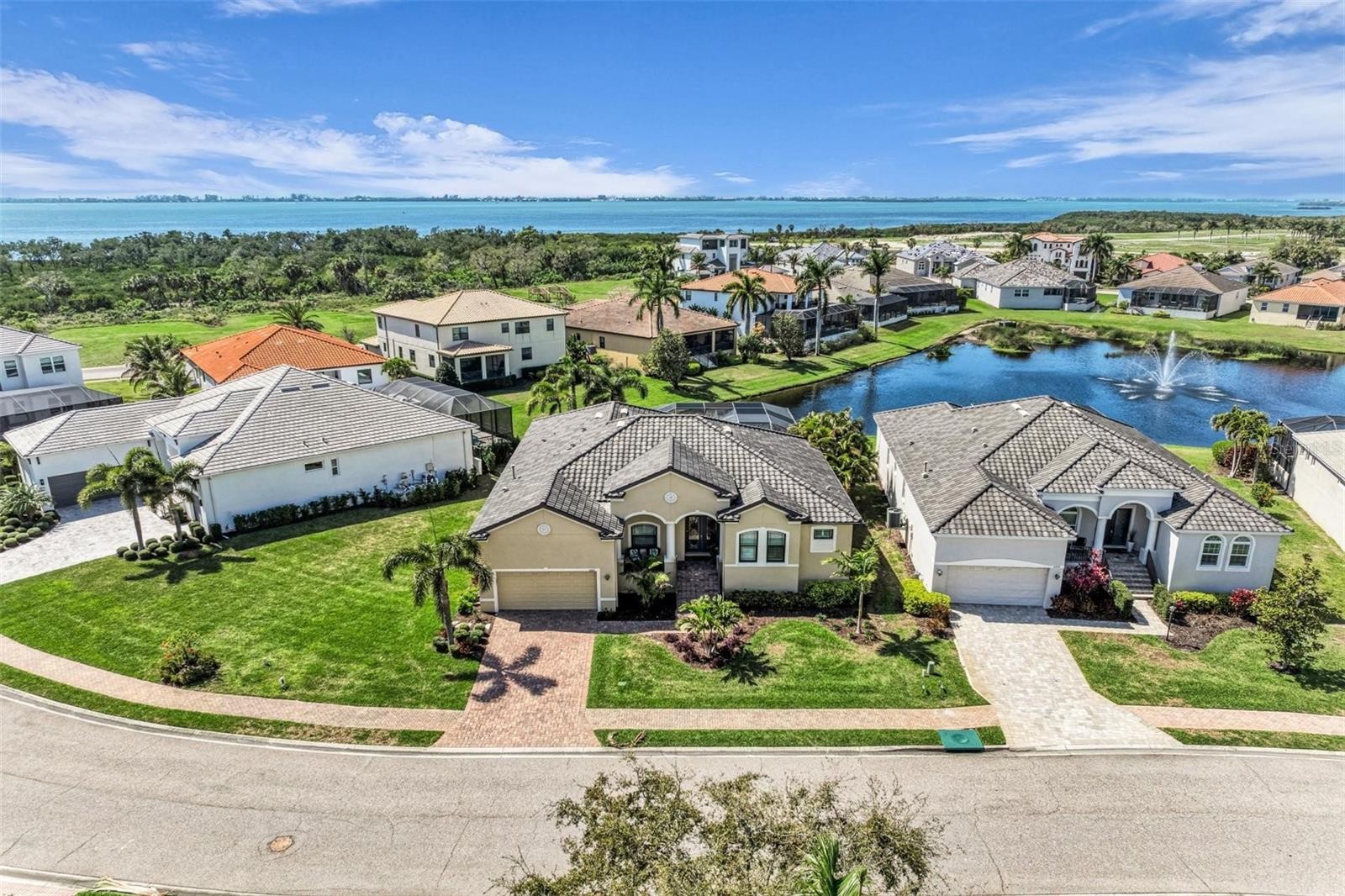 6224 SIGNATURE POINTE LN