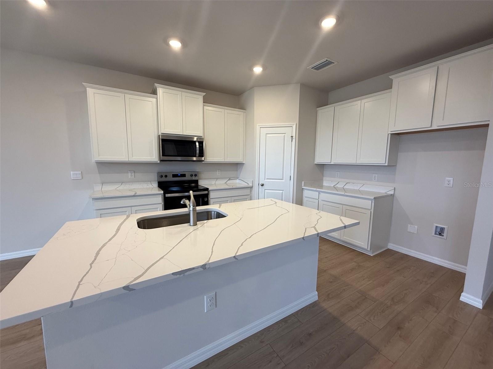 5524 SILVER MOONLIGHT DR