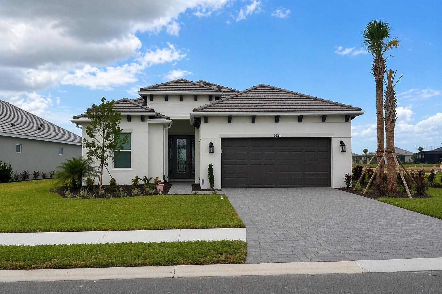 13811 IONA AVE