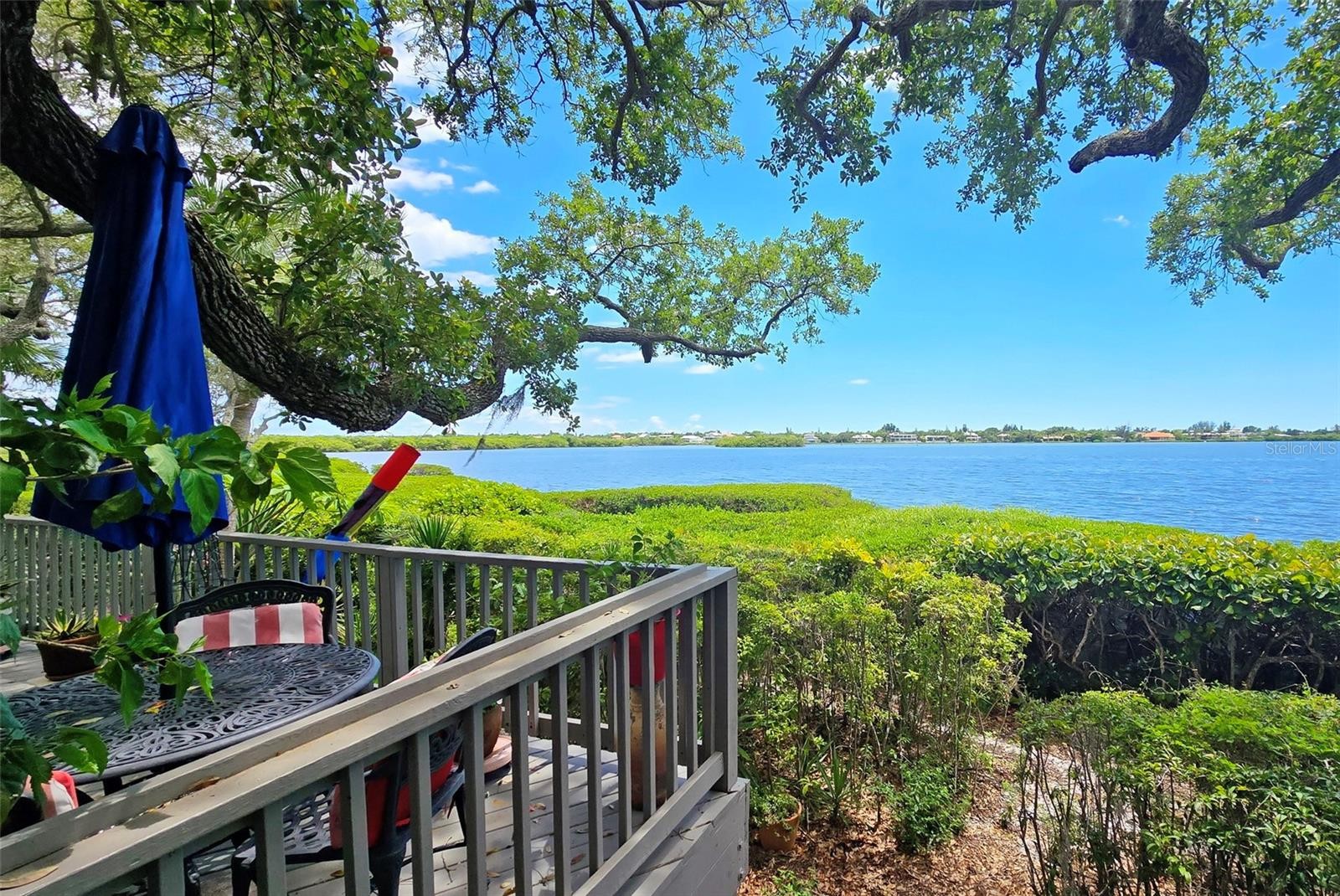 1335 LANDINGS DR #9
