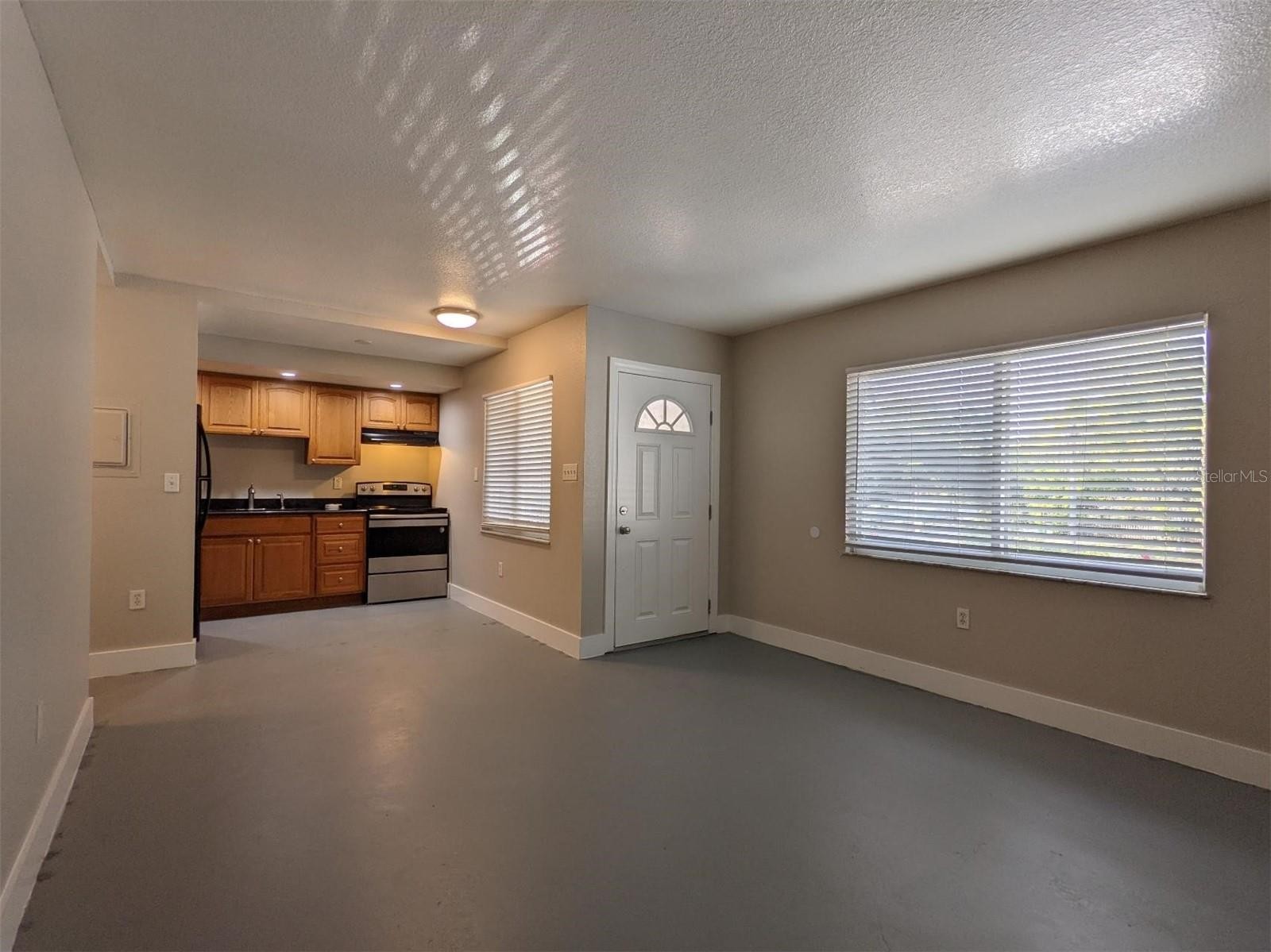 1090 COCOANUT AVE #4