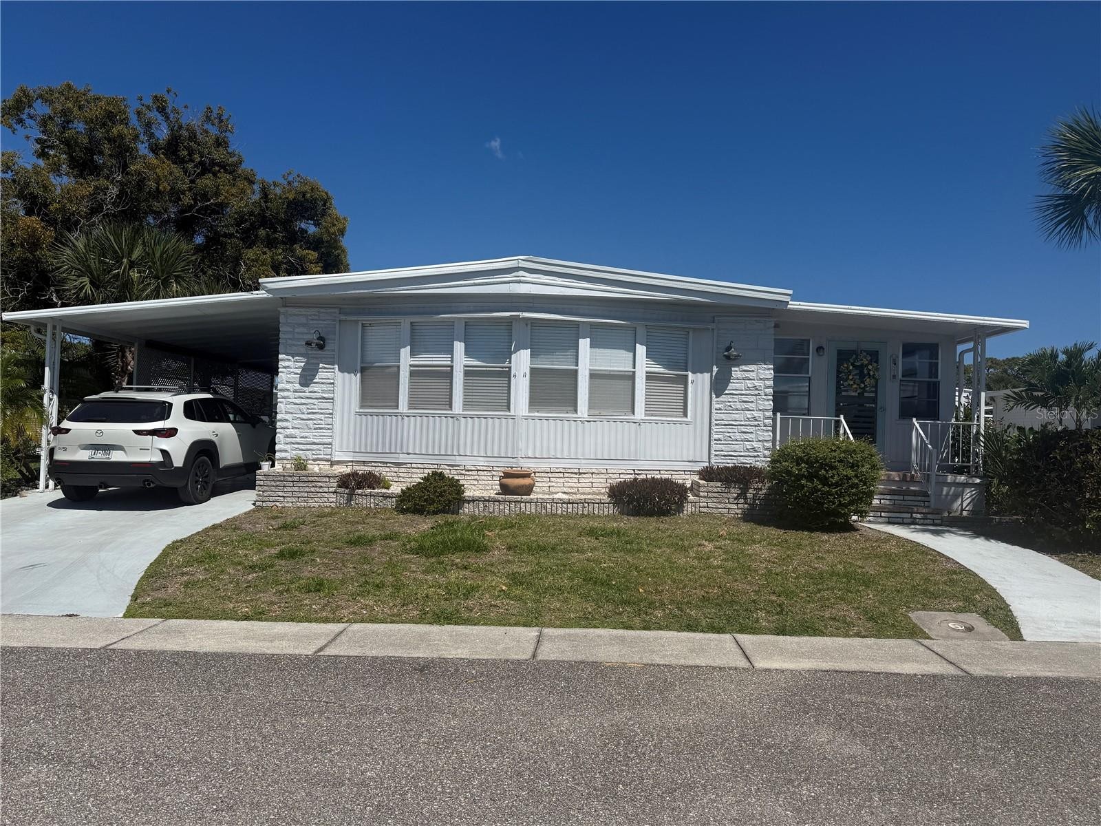 521 LOTUS BLOSSOM DR