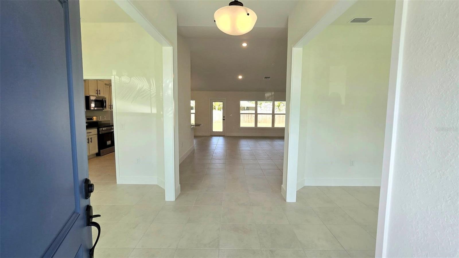 4157 N CHAMBERLAIN BLVD