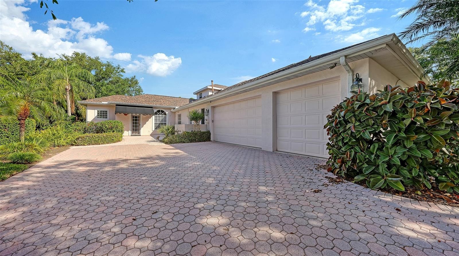 7025 N SERENOA DR