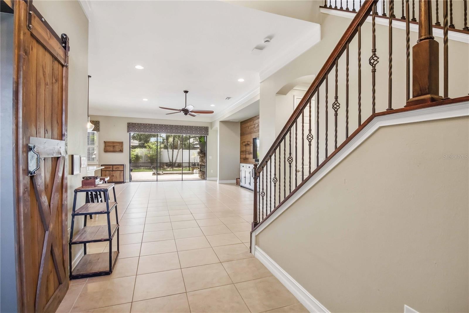 1090 BRADBERRY DR