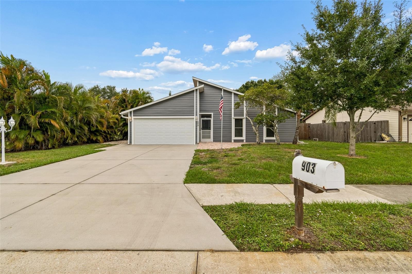 903 PLUM TREE LN