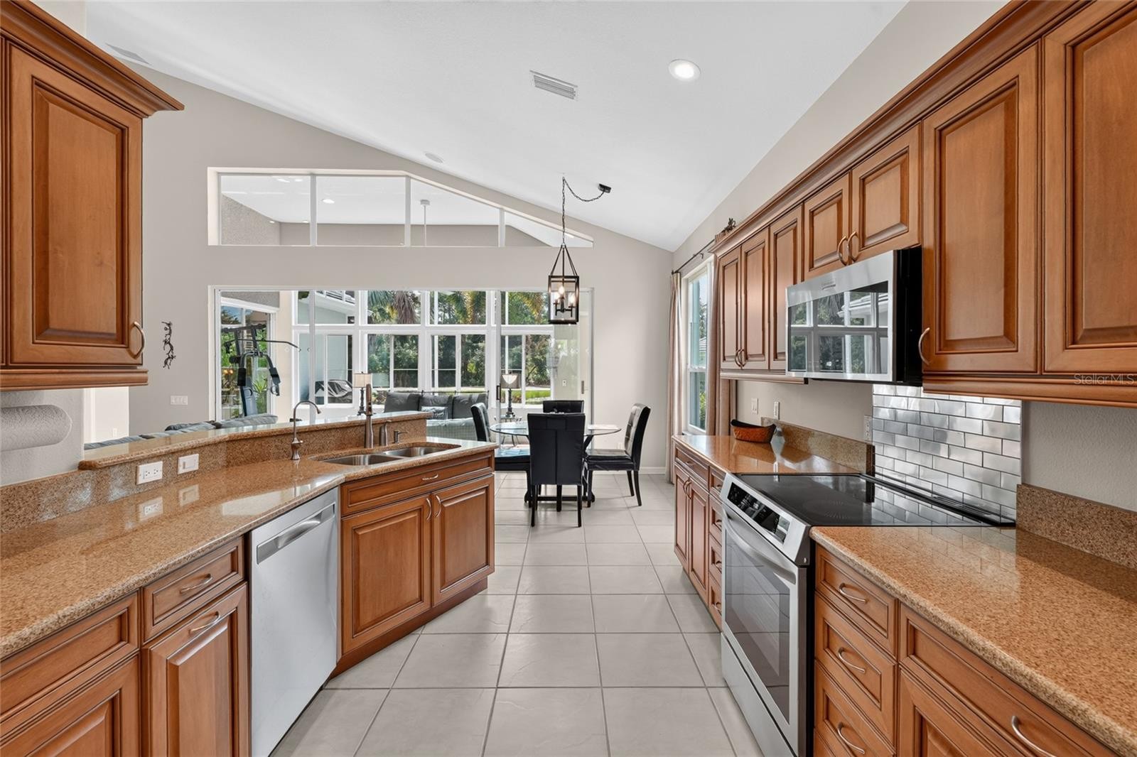 8415 WHISPERING WOODS CT