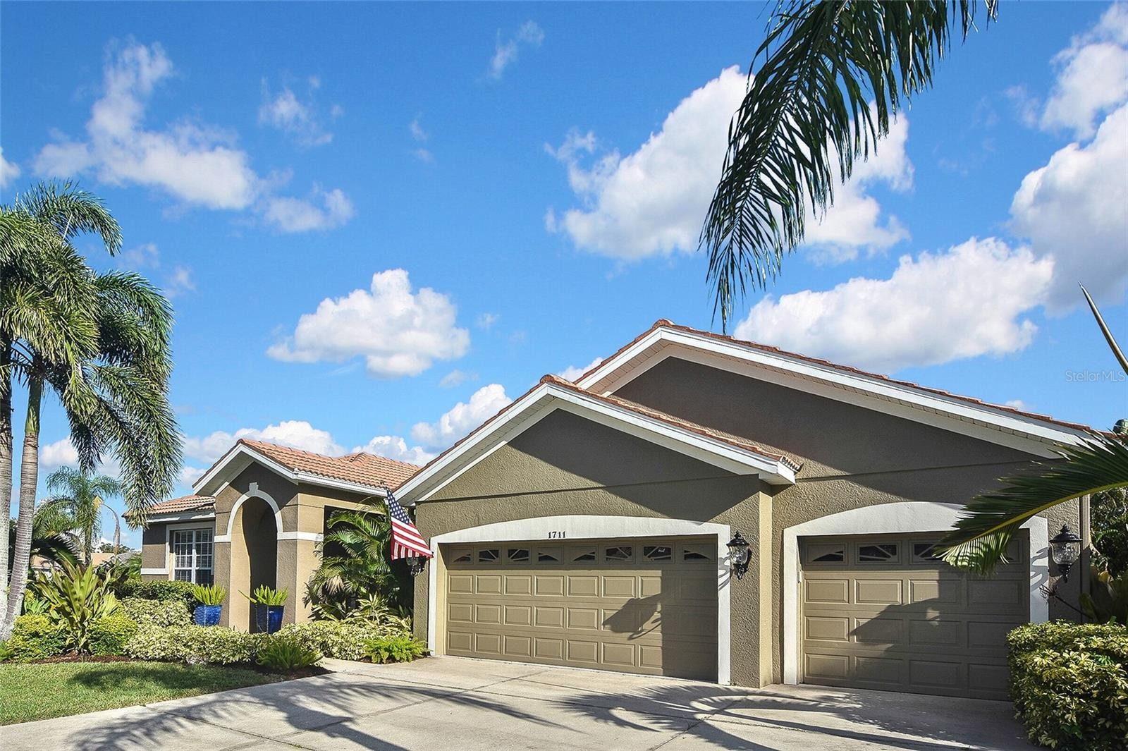 1711 PINYON PINE DR