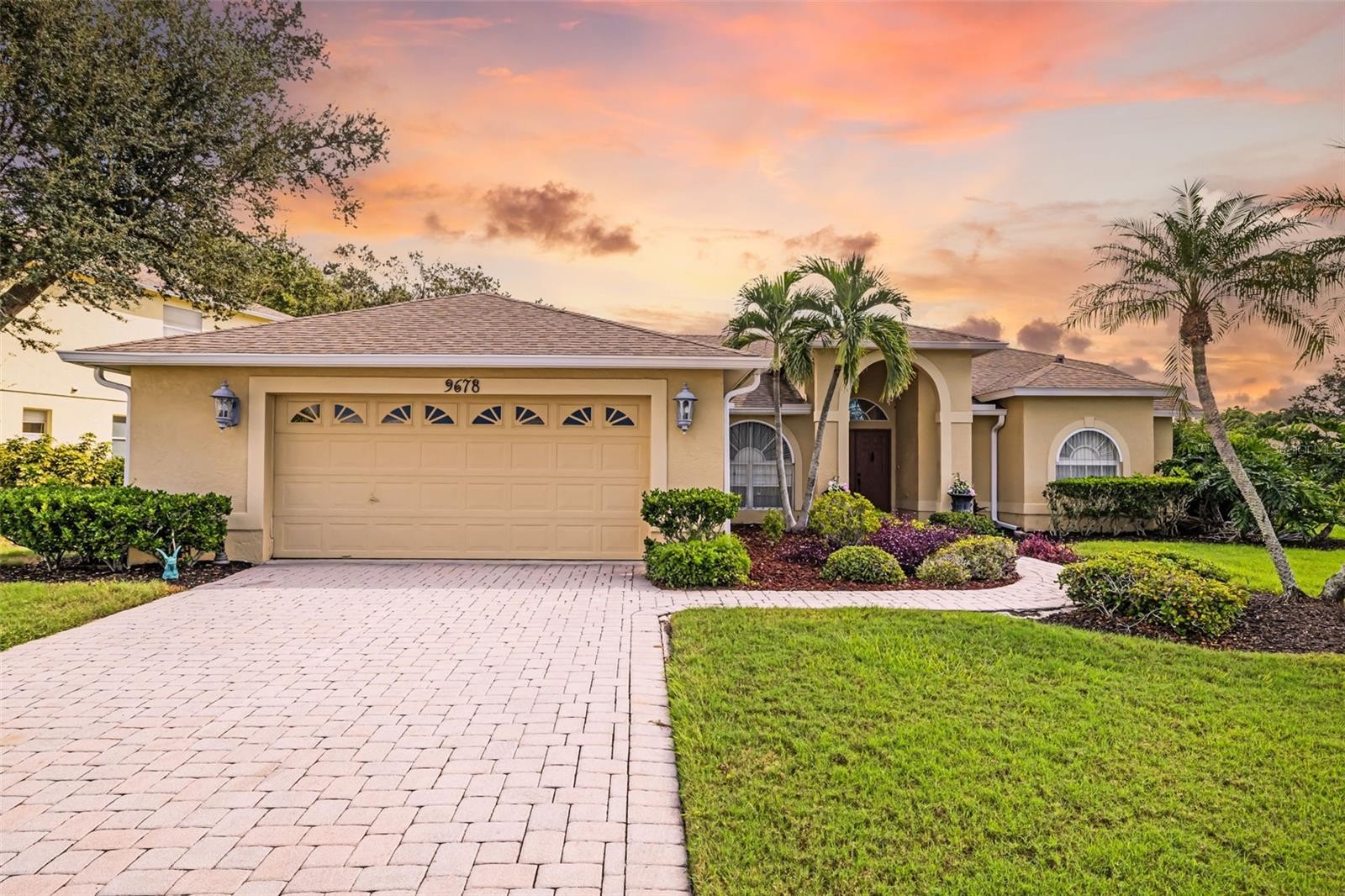 9678 KNIGHTSBRIDGE CIR