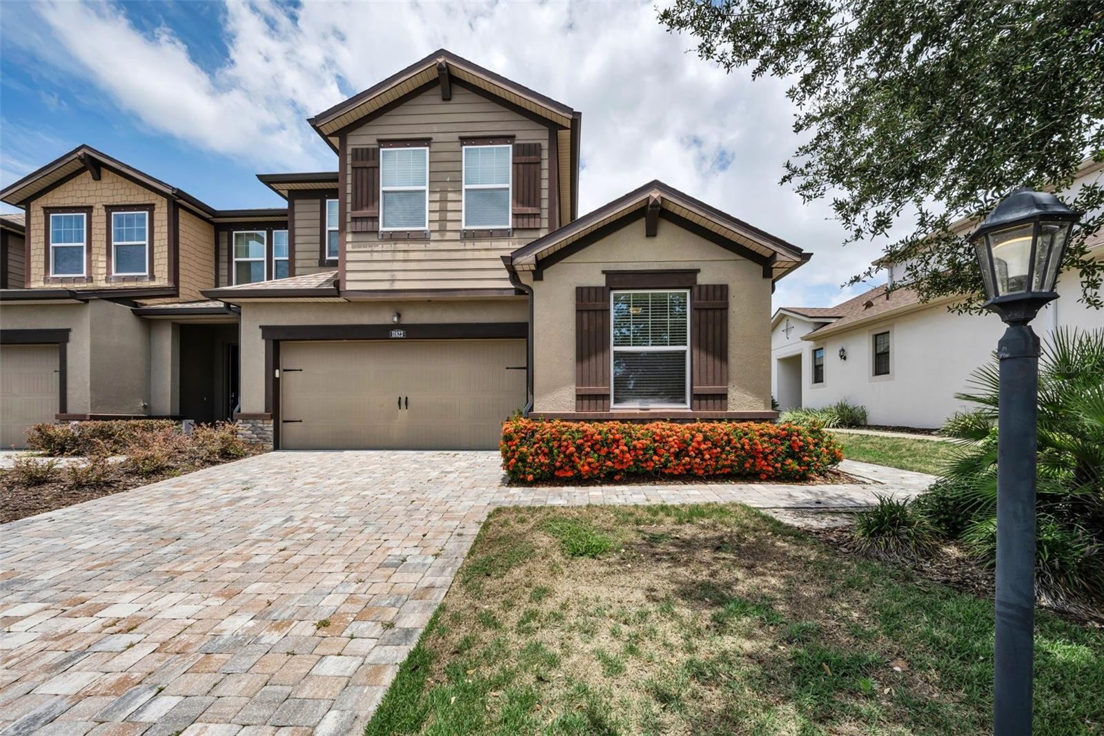 11823 BROOKSIDE DR