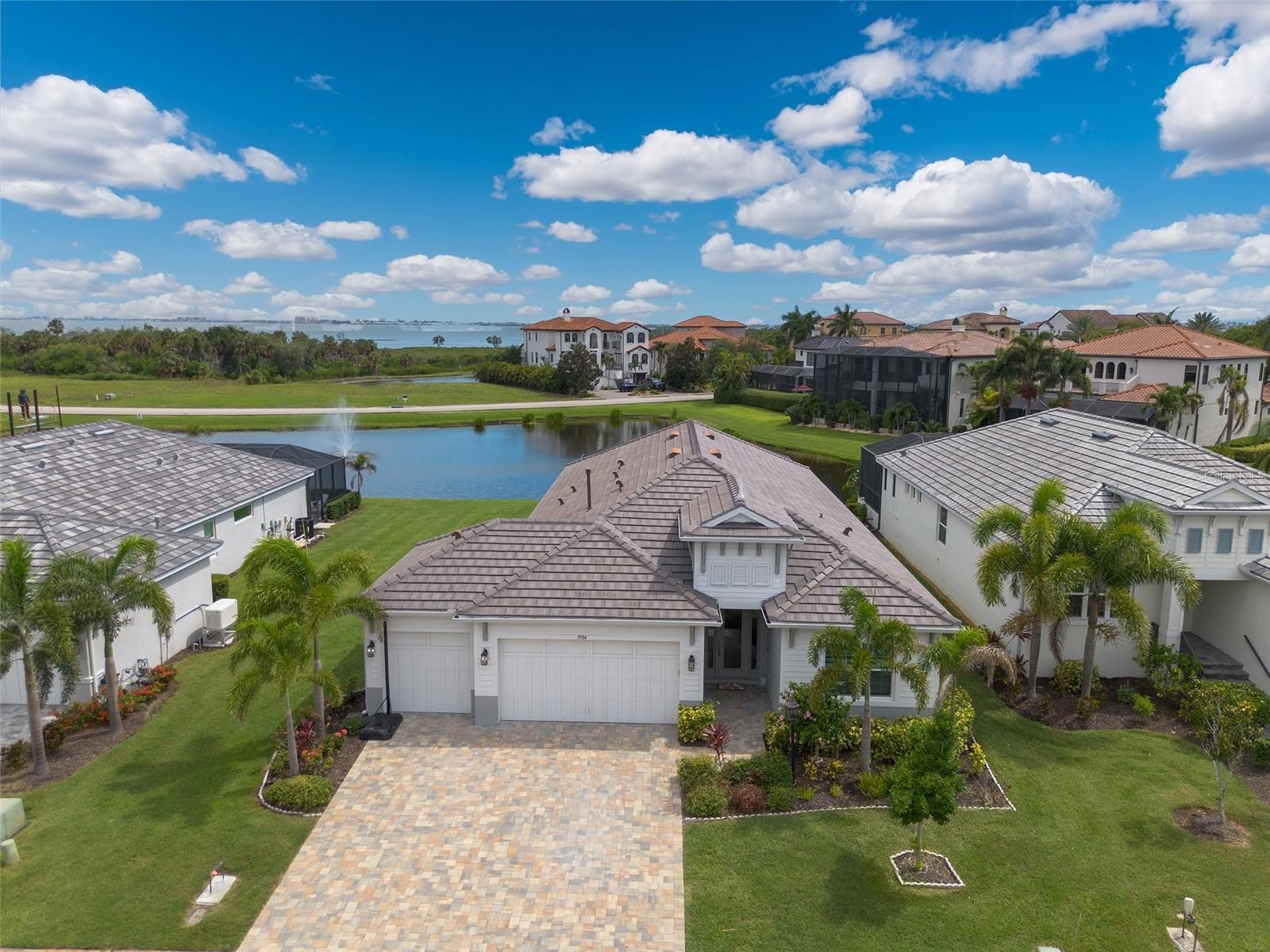 5504 TITLE ROW DR