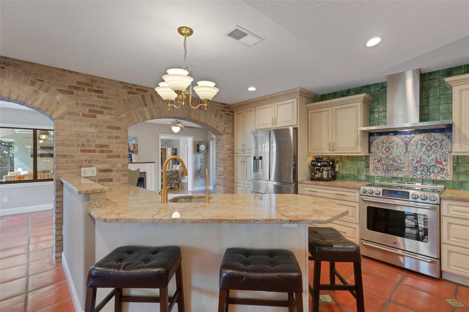1357 LE PERA RD