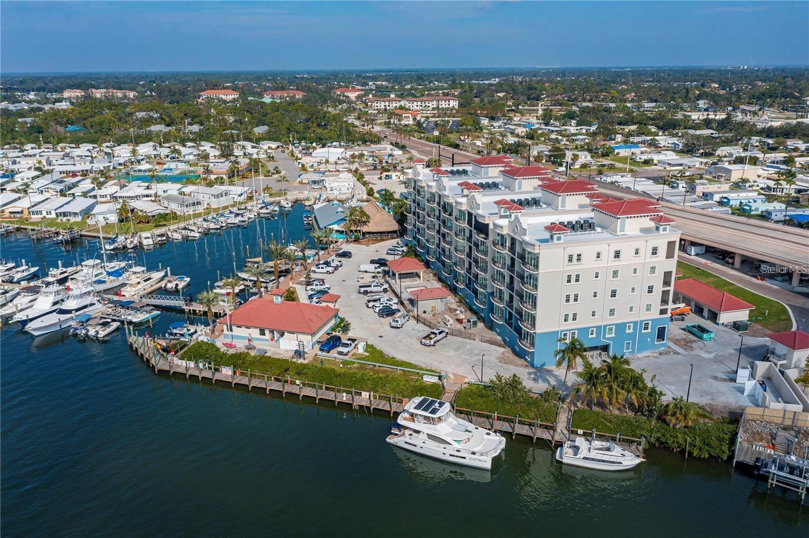 501 TAMIAMI TRL N #402