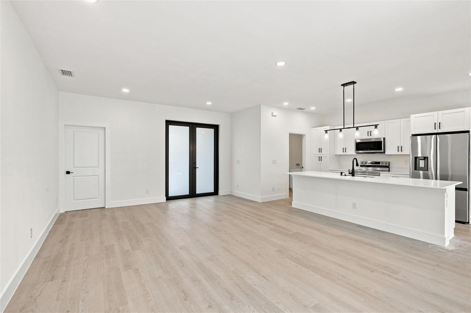 1912 HAGERICK LN