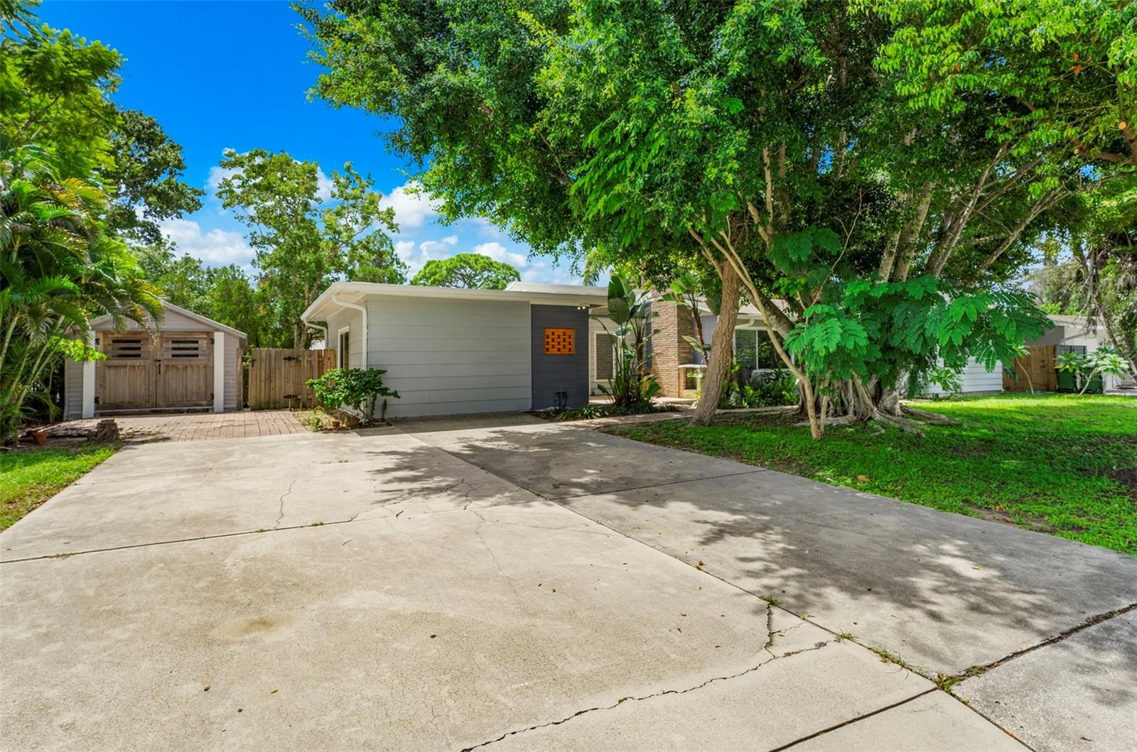 2488 DAVIS BLVD