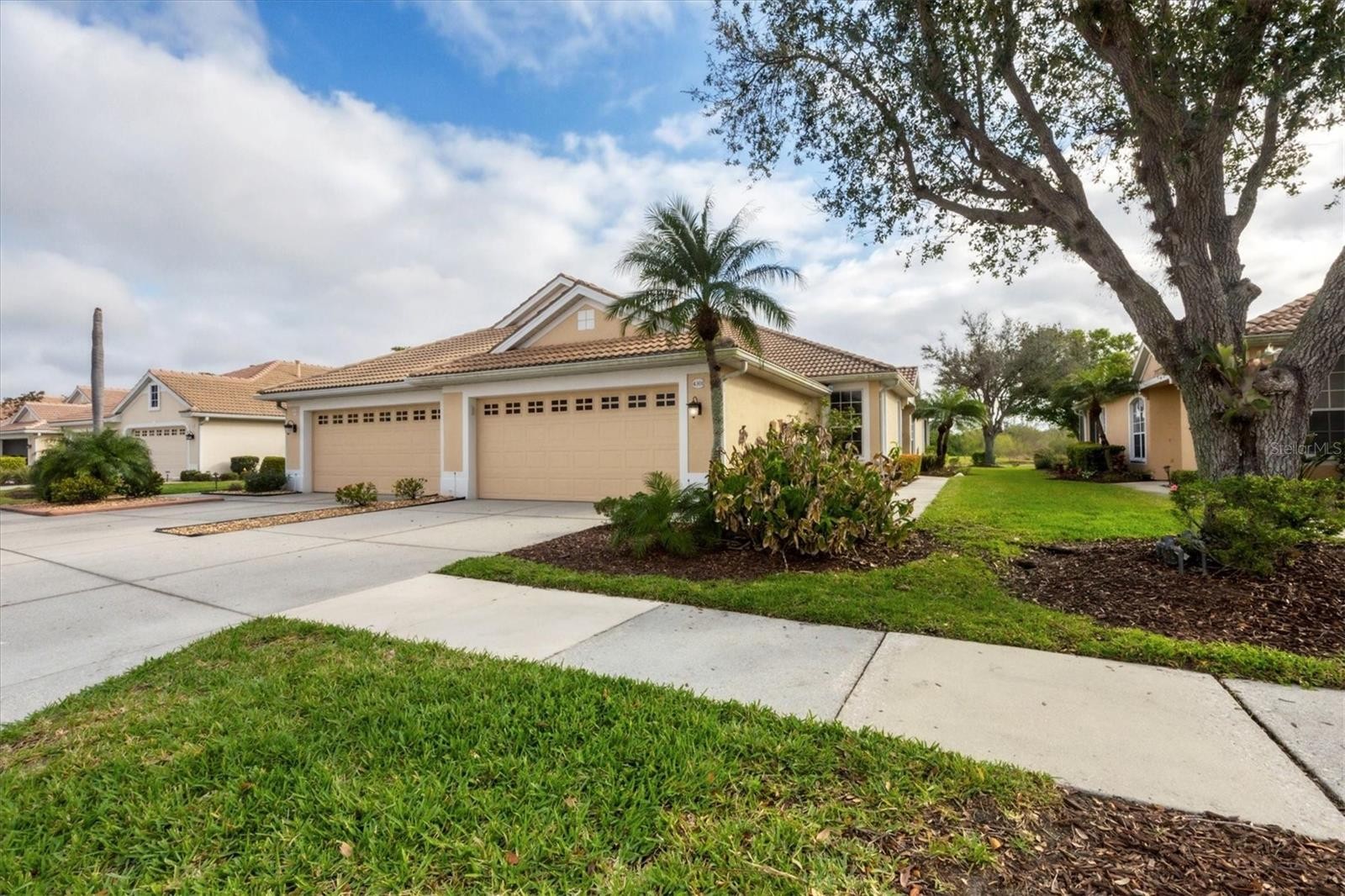 4301 WHISPERING OAKS DR