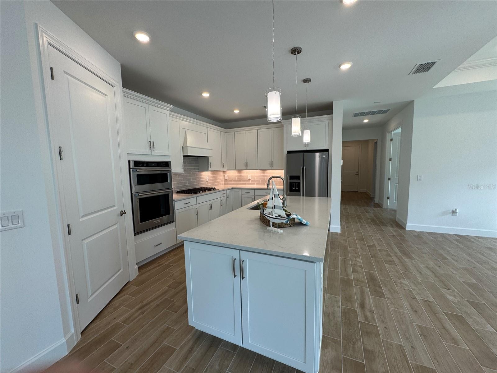 1836 SILVER SHORES BLVD