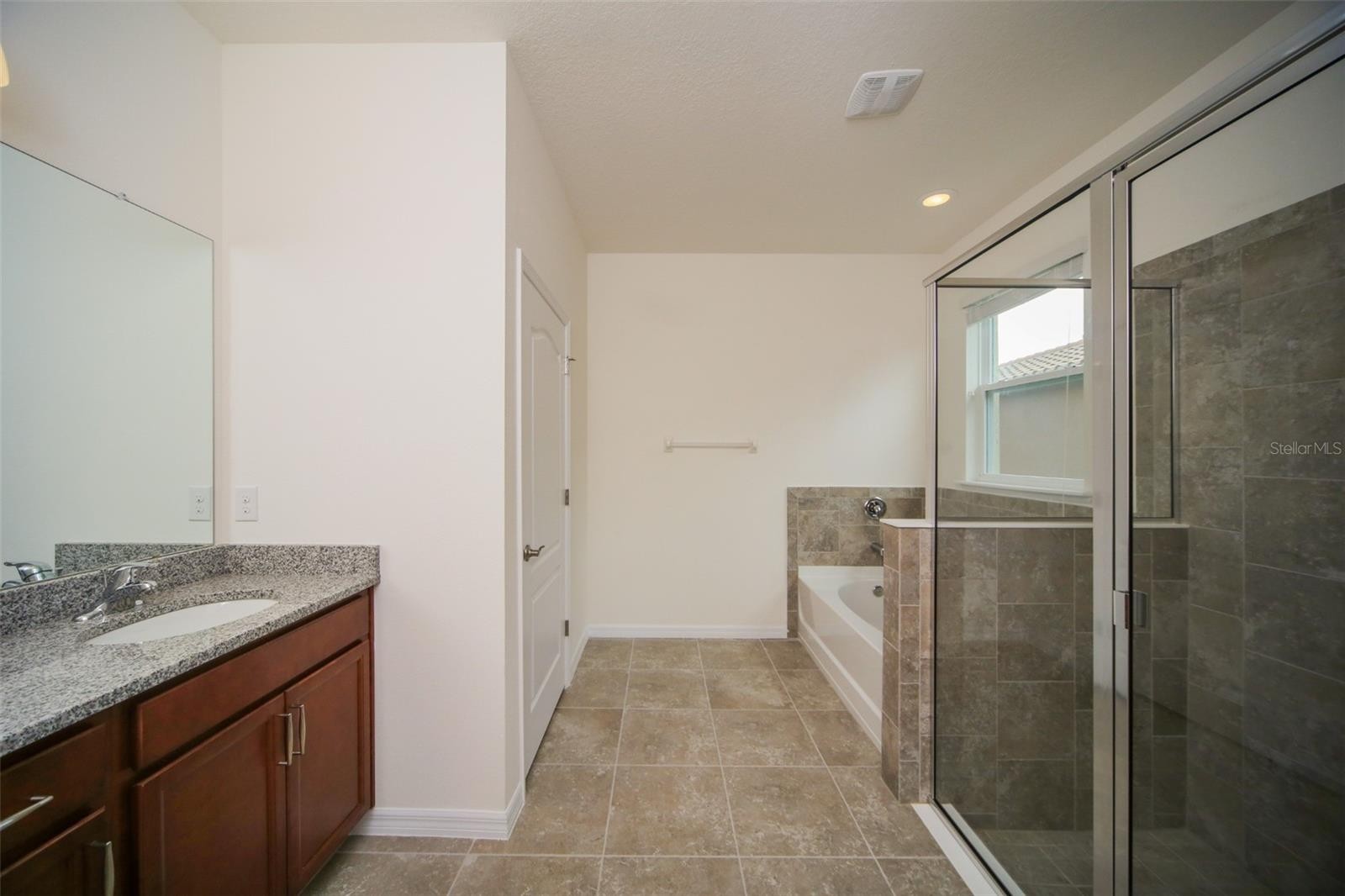 2903 ESMERALDA DR