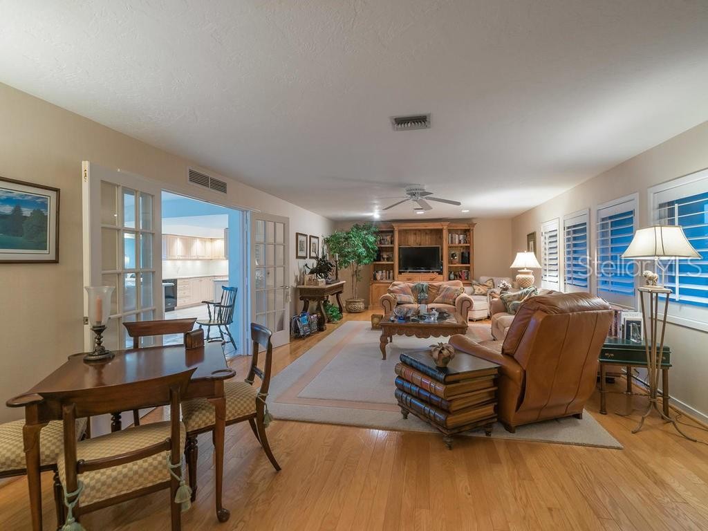 111 N WARBLER LN