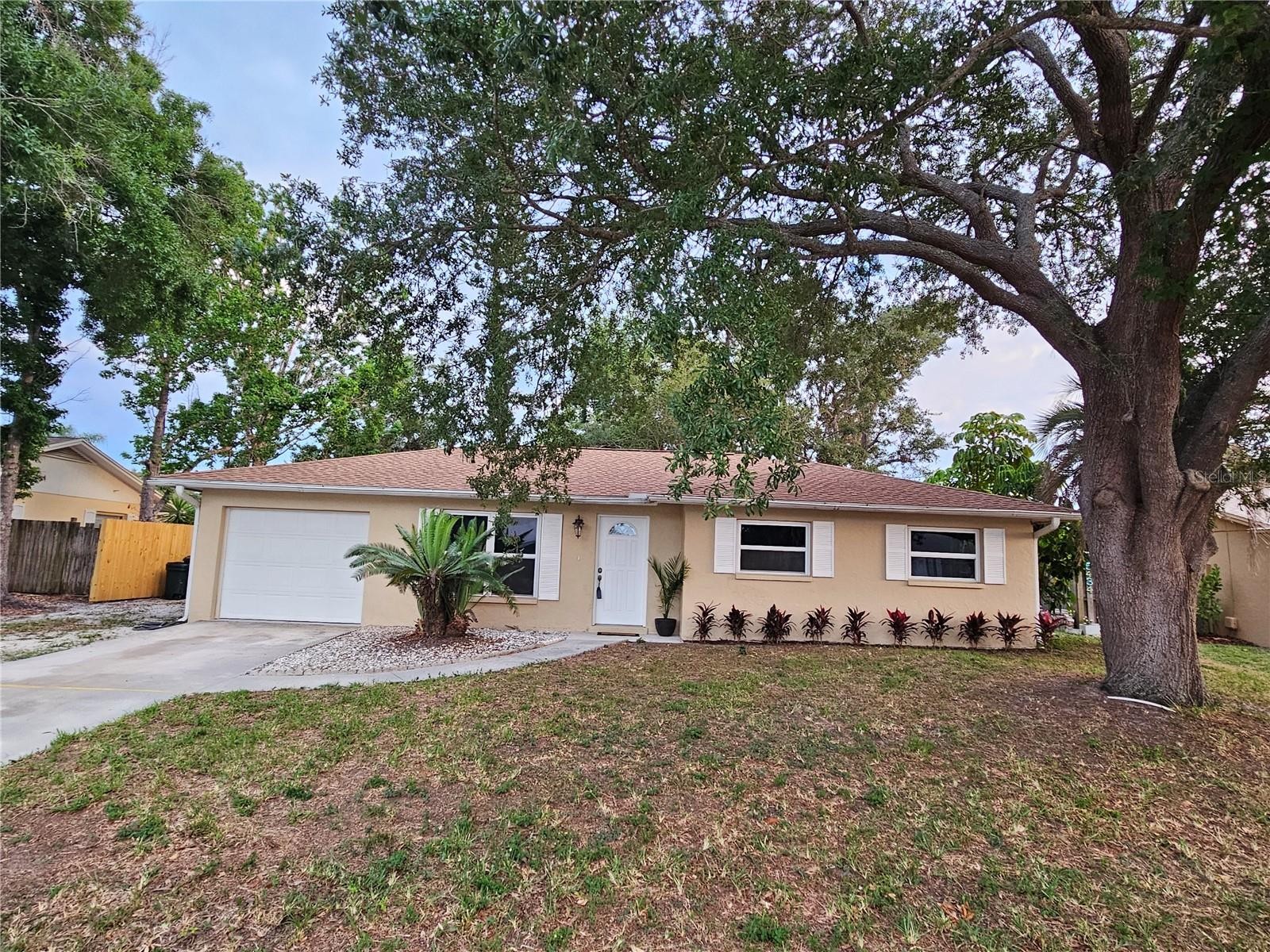 5446 FOXWOOD DR