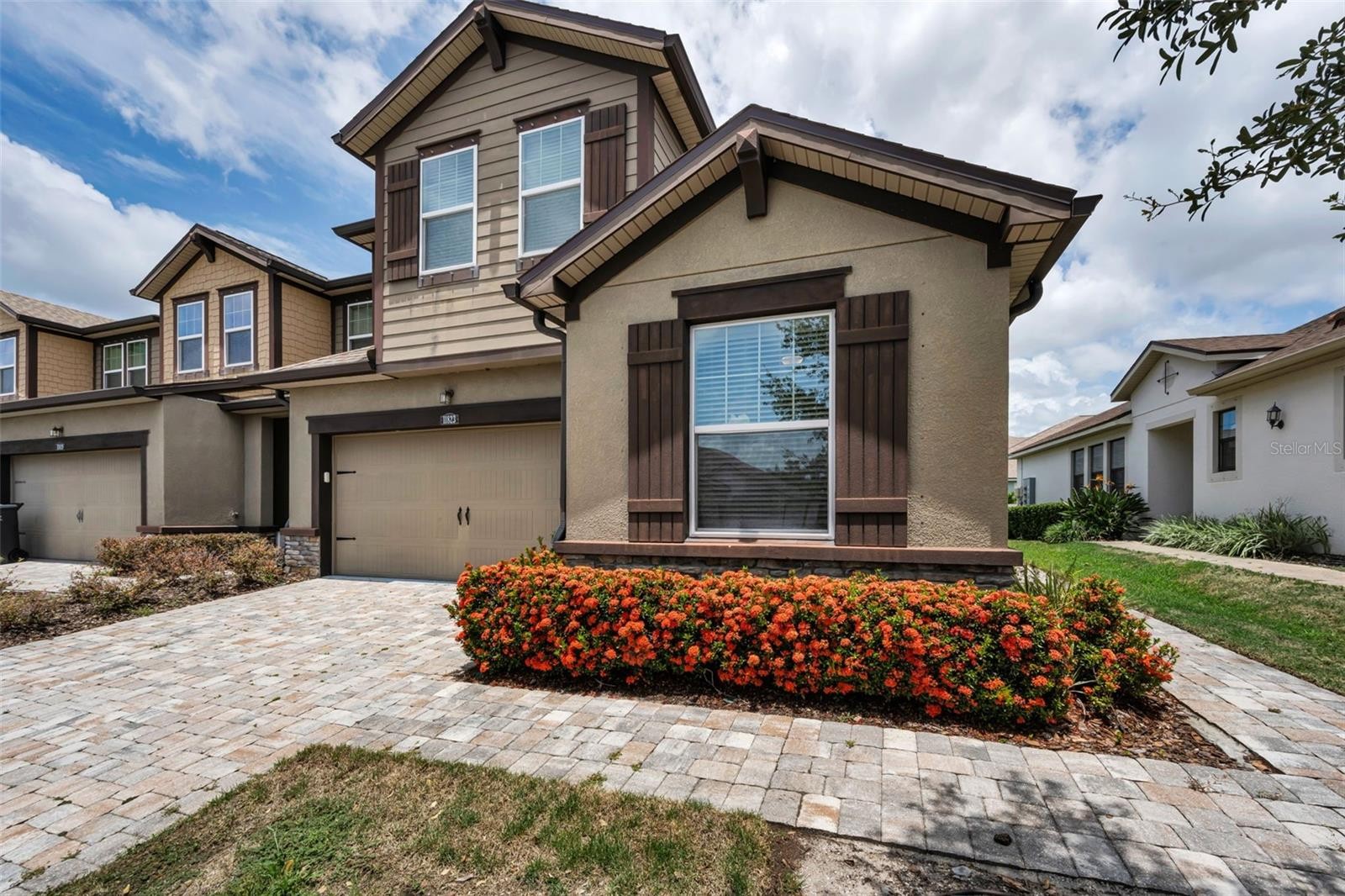 11823 BROOKSIDE DR