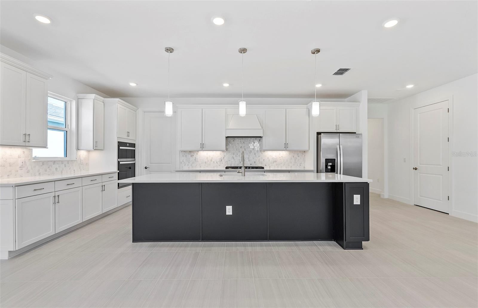 1832 SILVER SHORES BLVD