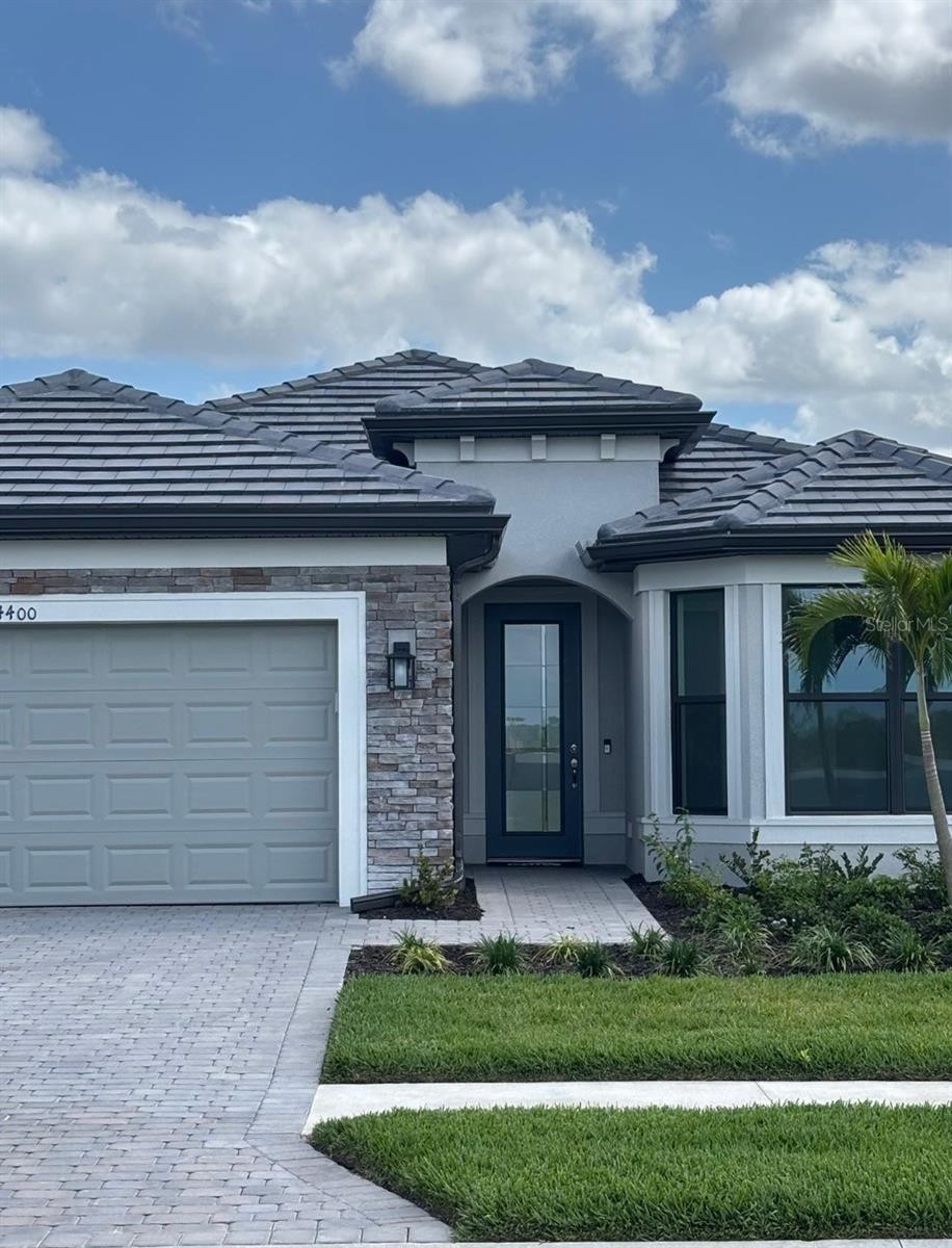 4400 LAKESIDE GROVE PL