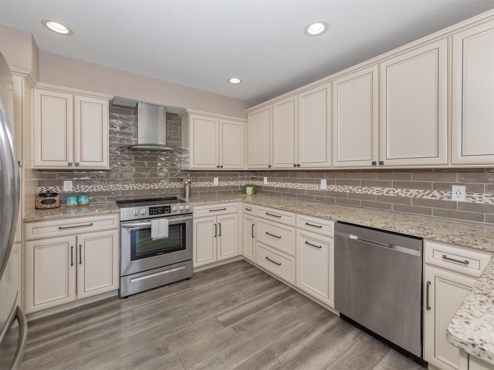 21004 ISOLA BELLA CIR