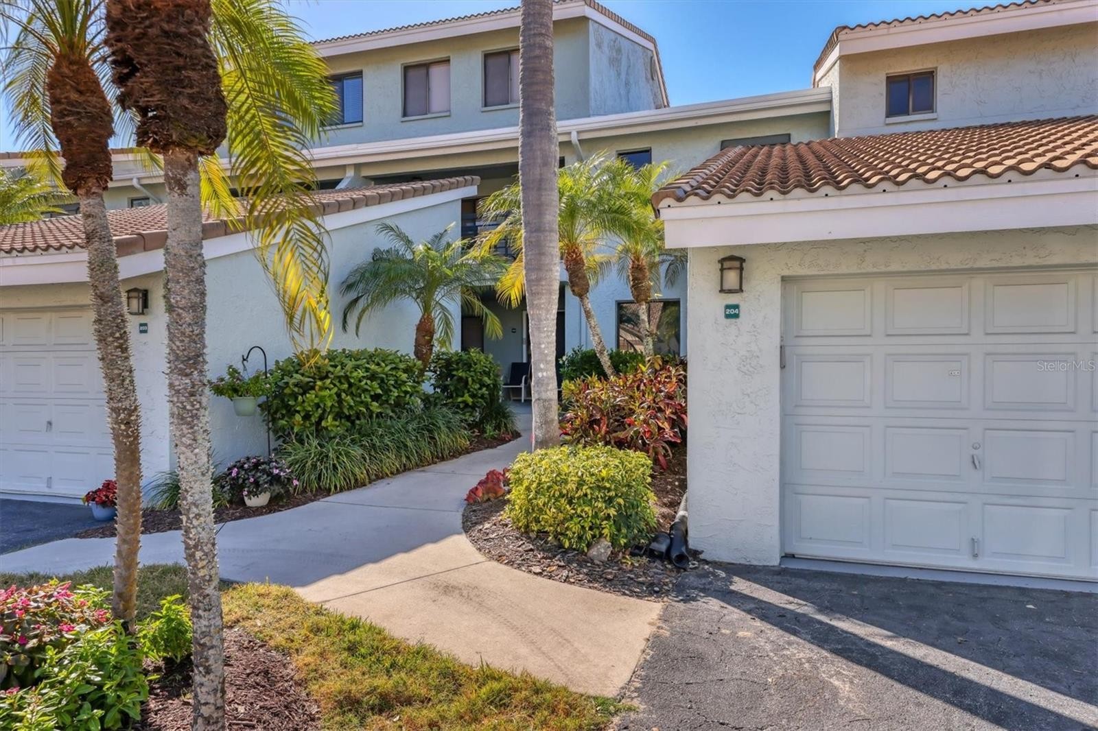 600 CARRIAGE HOUSE LN #204