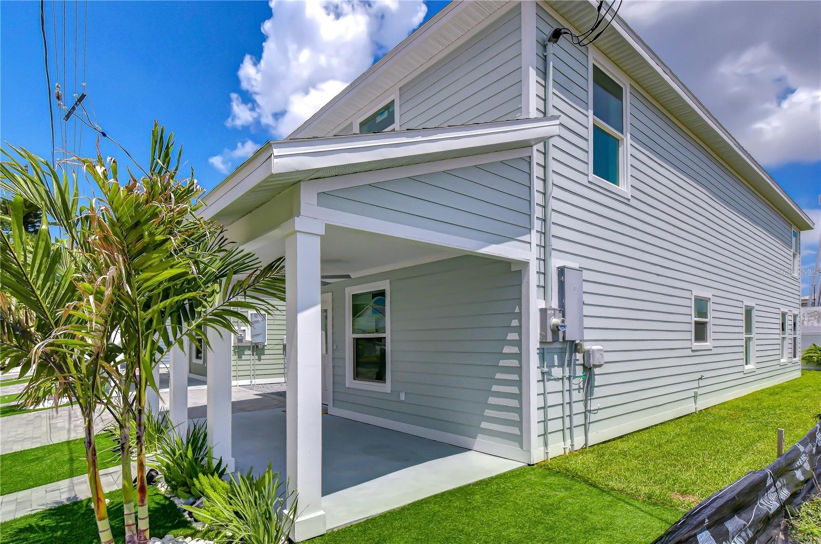 214 8TH AVENUE DR W
