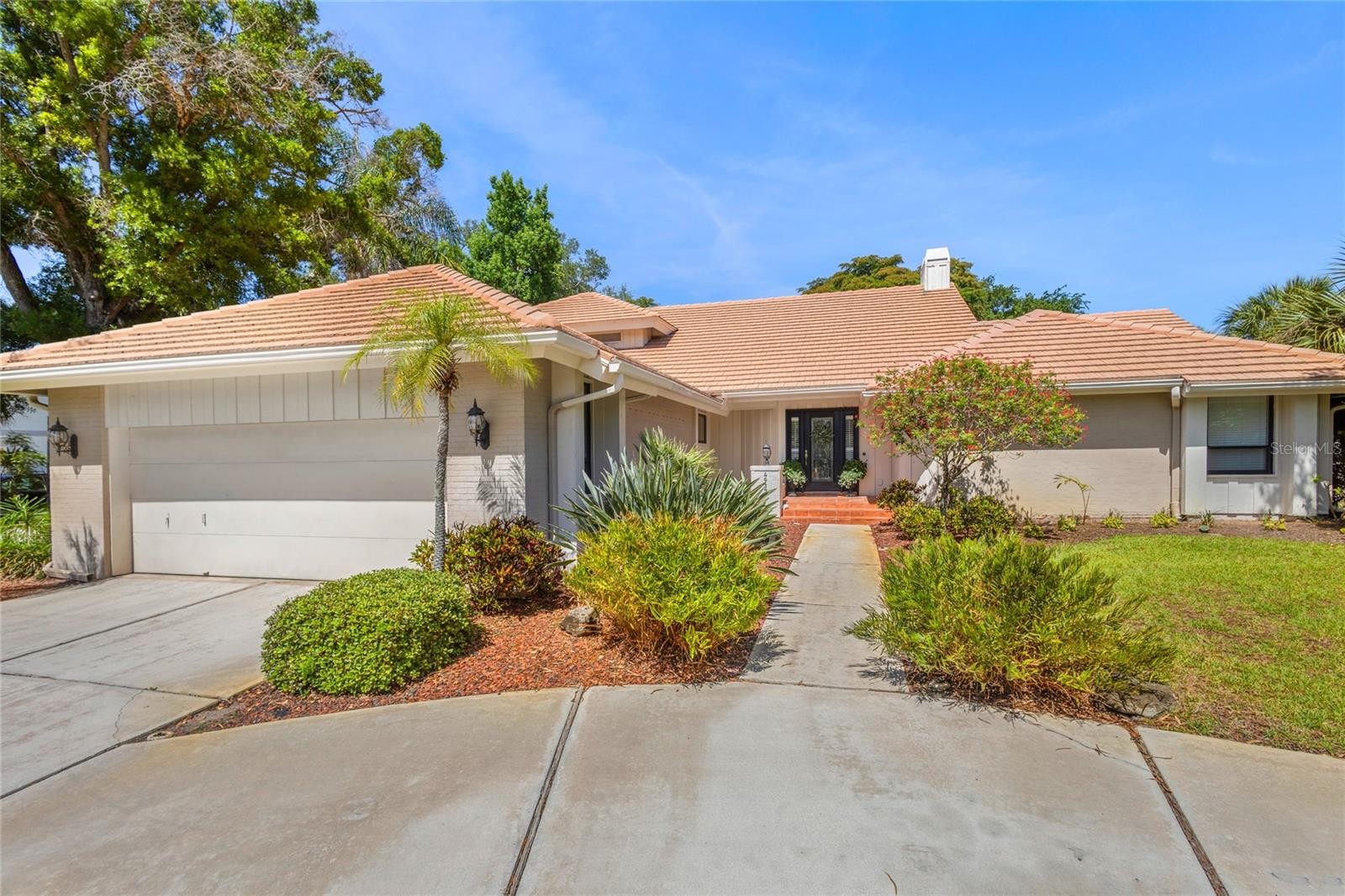 4937 LANDINGS CT