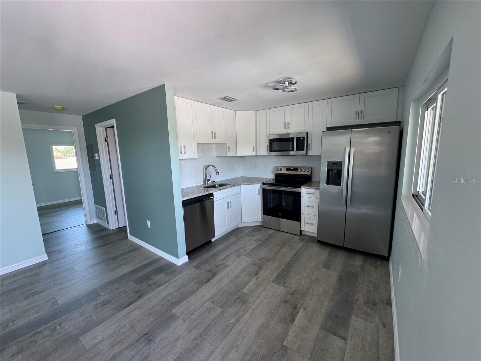 1258 BARBARA DR #202