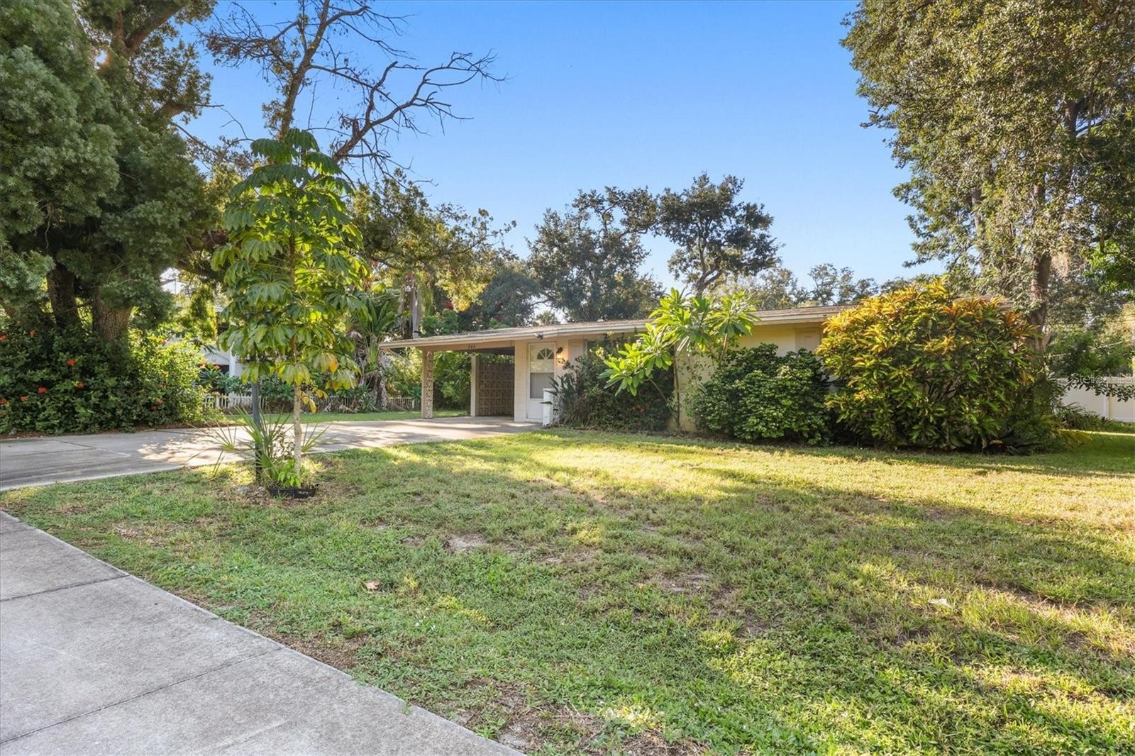 260 SHAMROCK DR