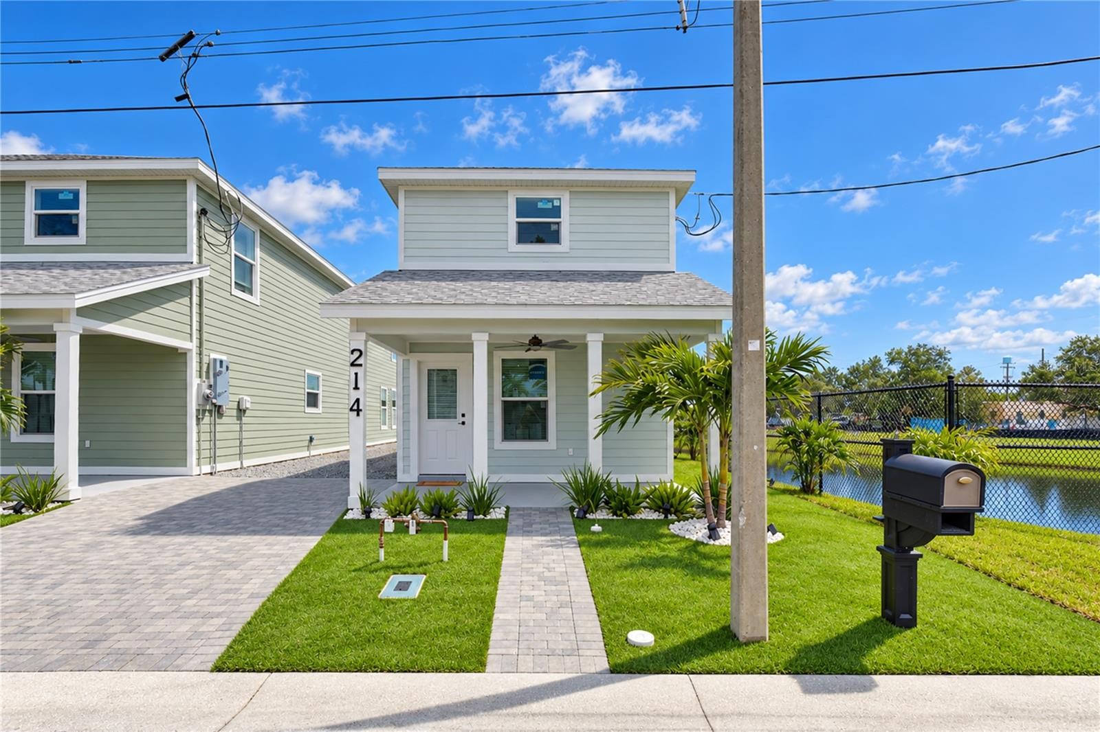 214 8TH AVENUE DR W