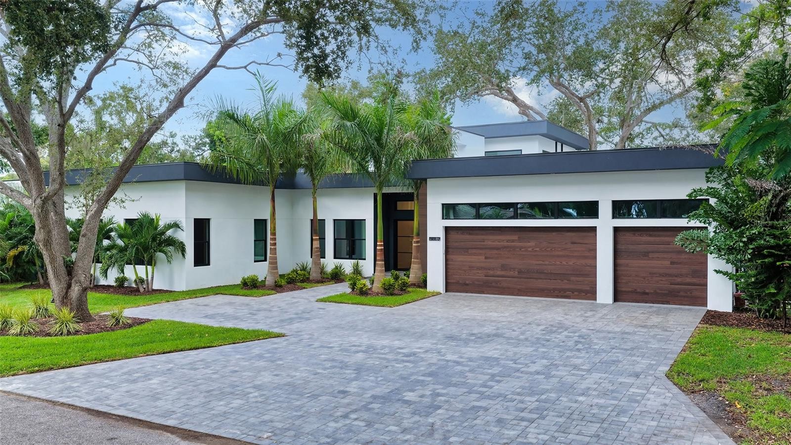 1429 N LAKE SHORE DR