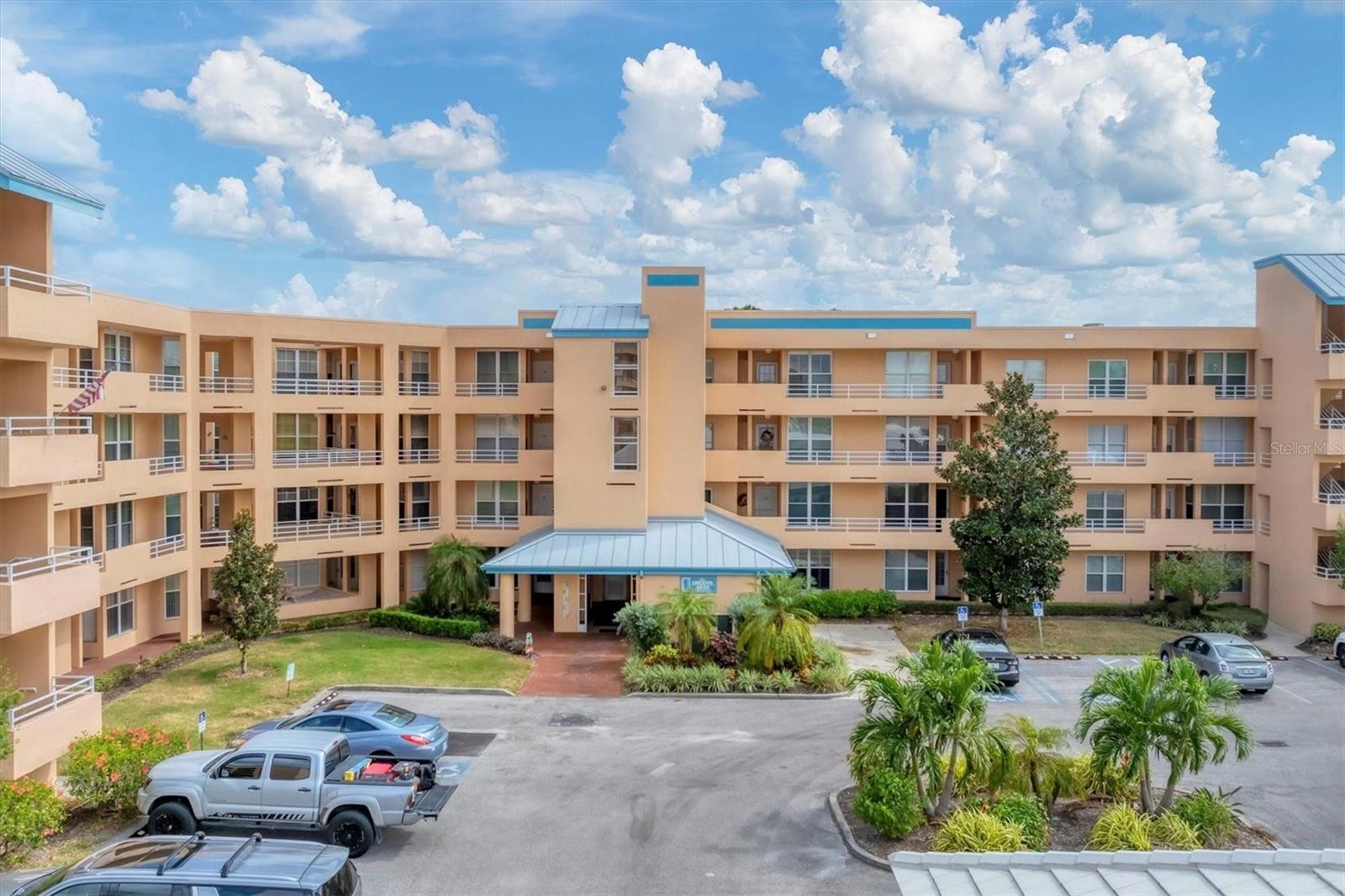 4530 PINEBROOK CIR #208