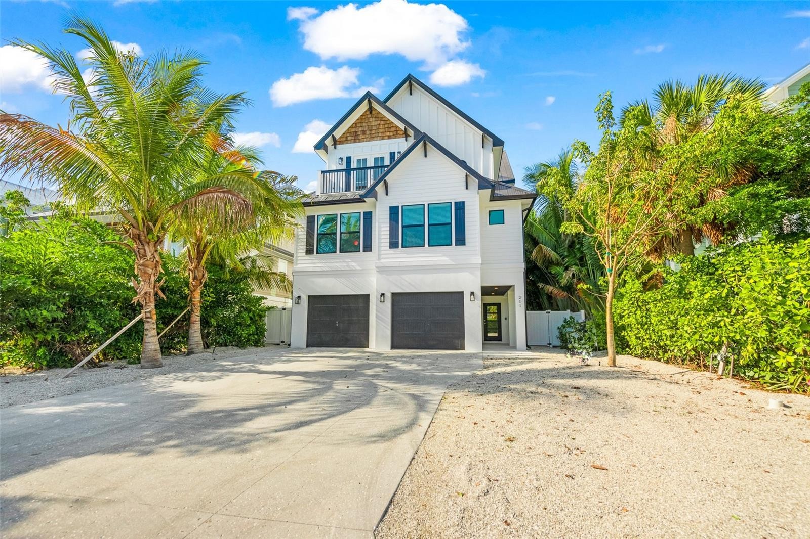 211 GRANT DR