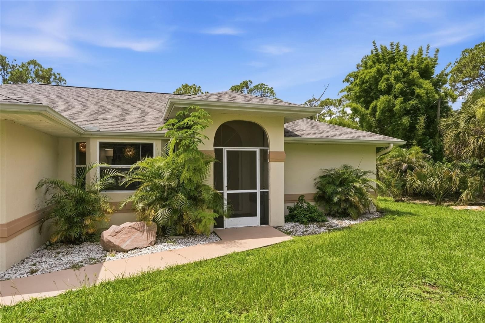 2209 TROPICAIRE BLVD