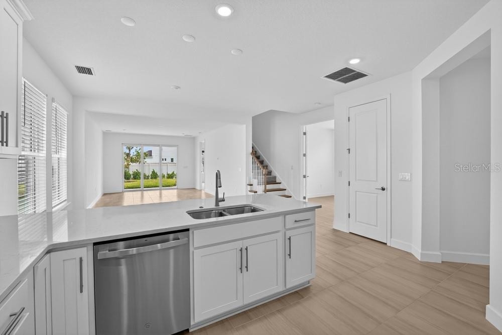 15540 FOXTAIL LN