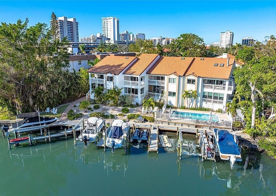 862 HUDSON AVE #862