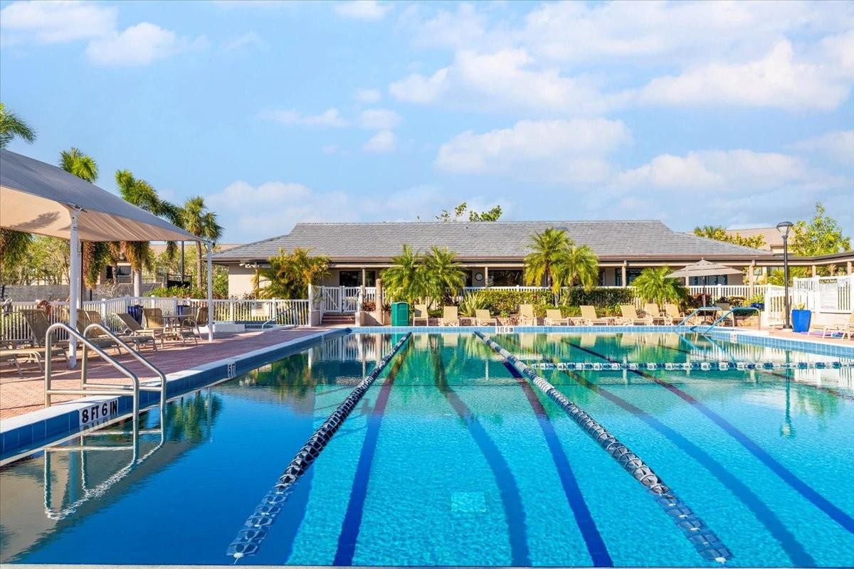 5450 EAGLES POINT CIR #404