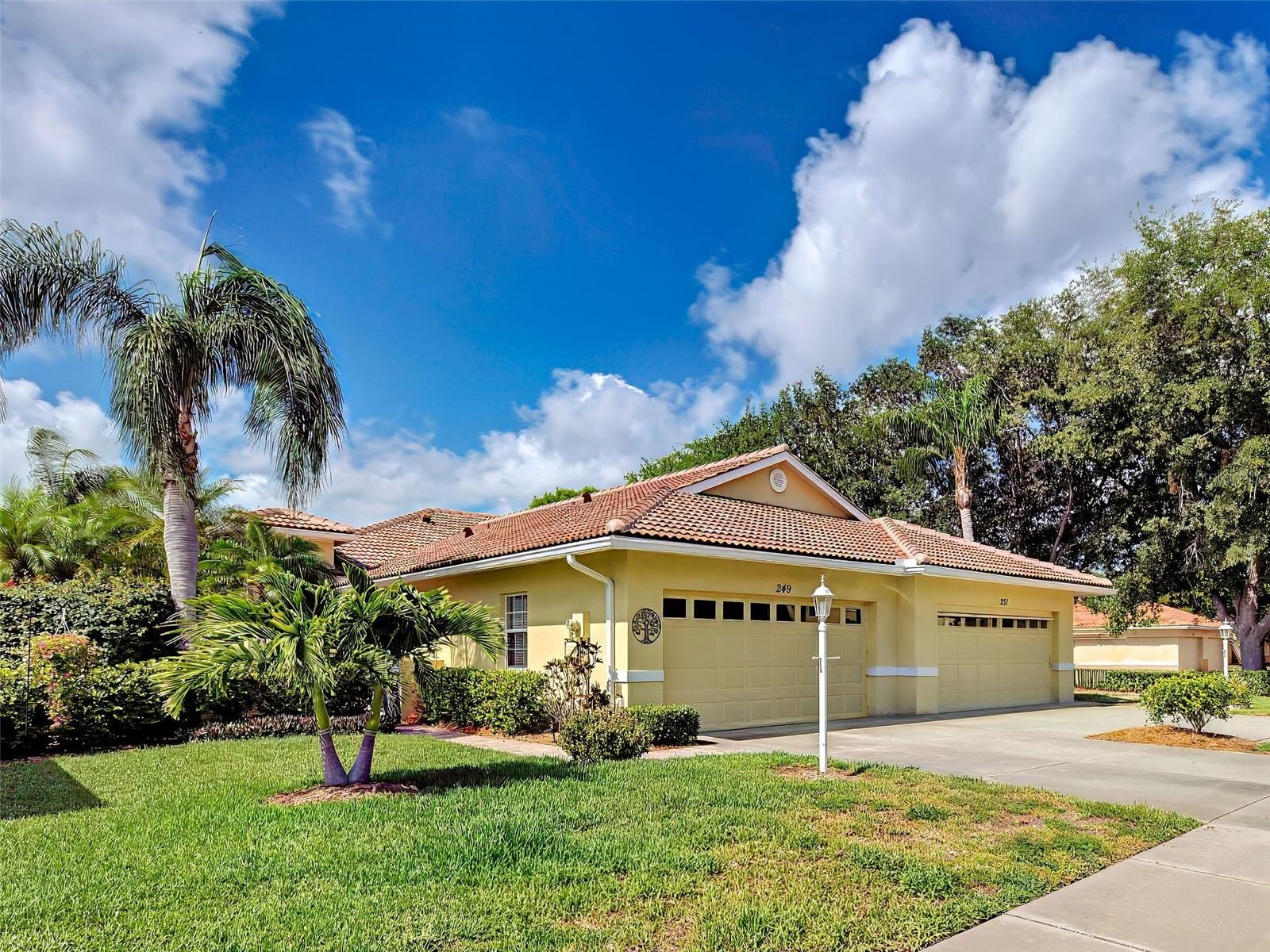 249 VISTA DEL LAGO WAY