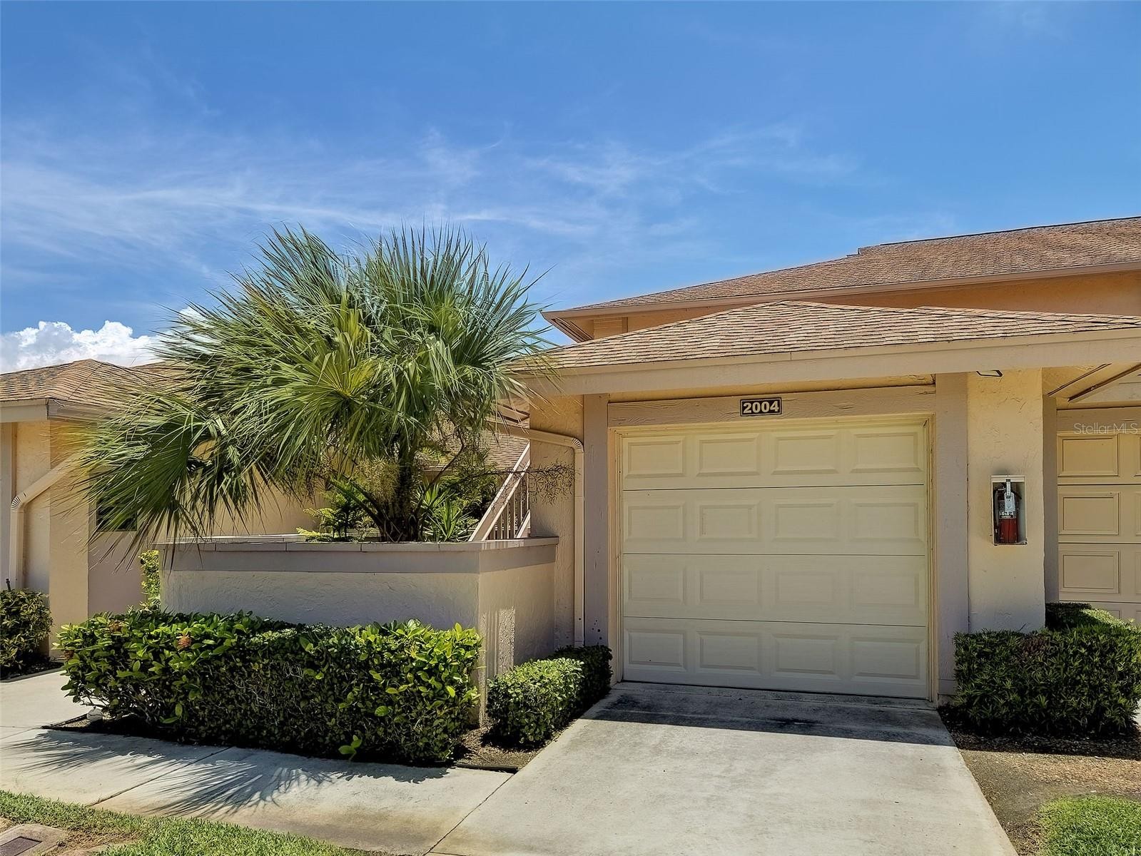 2004 LONGPOINTE CIR #E2
