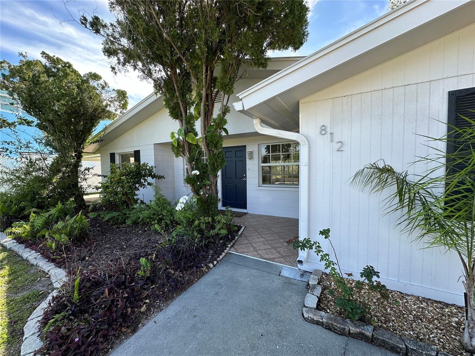 812 BAYVIEW DR