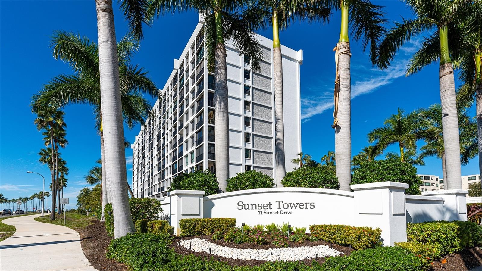 11 SUNSET DR #303