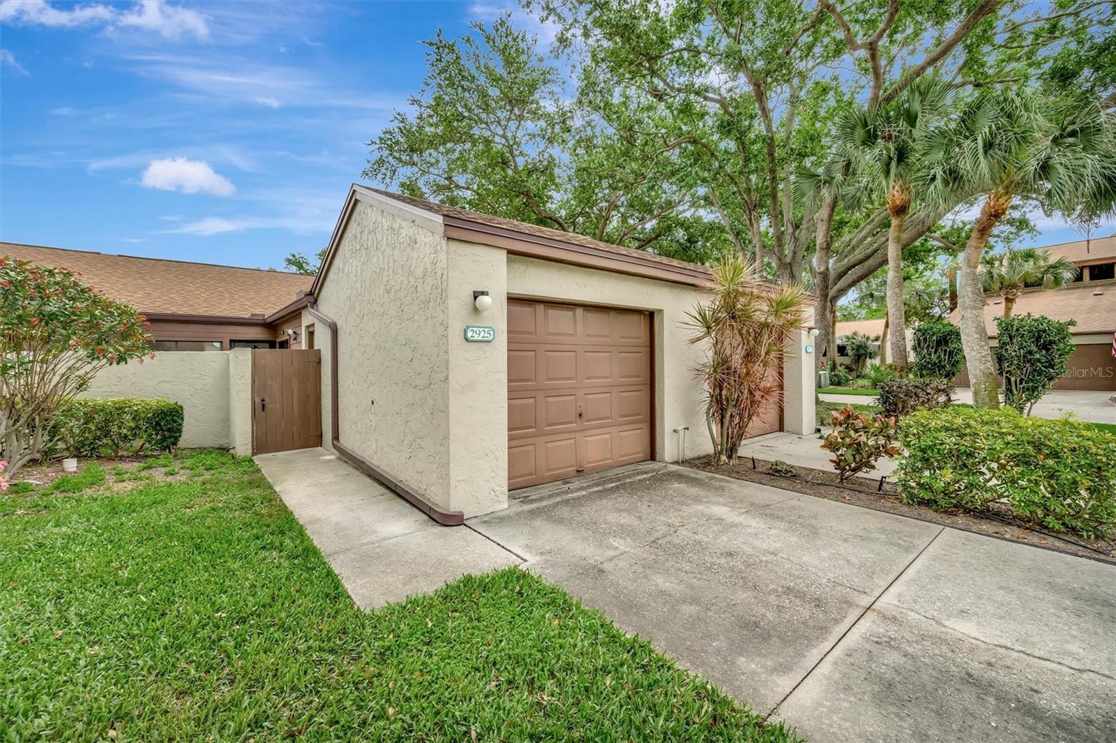 2925 PARK LAKE DR #12