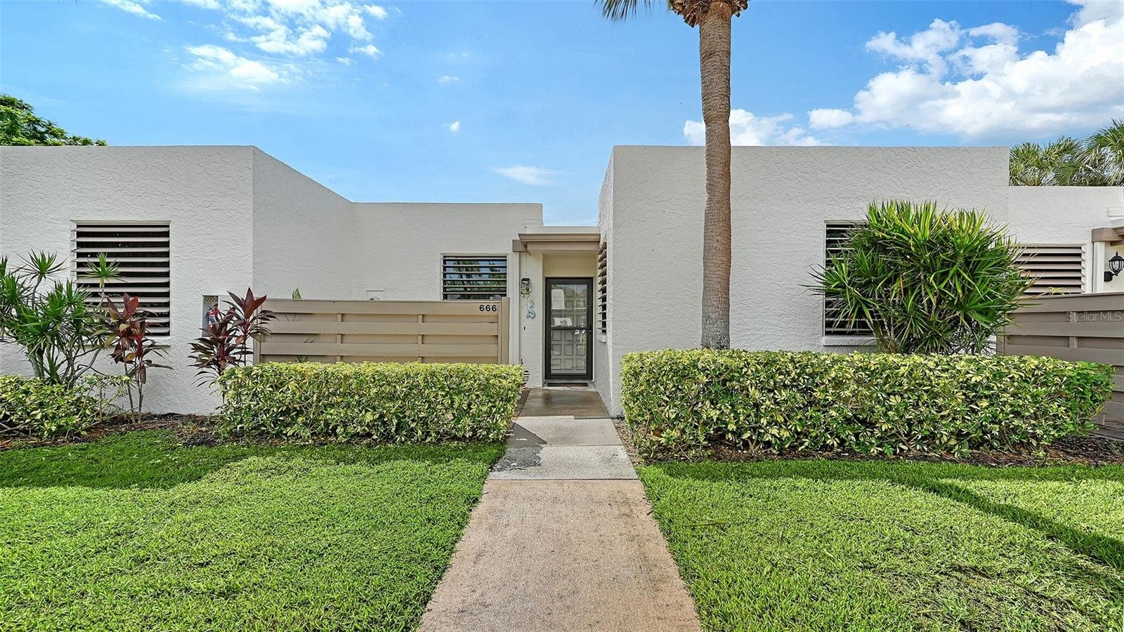 666 WOODLAWN DR #666