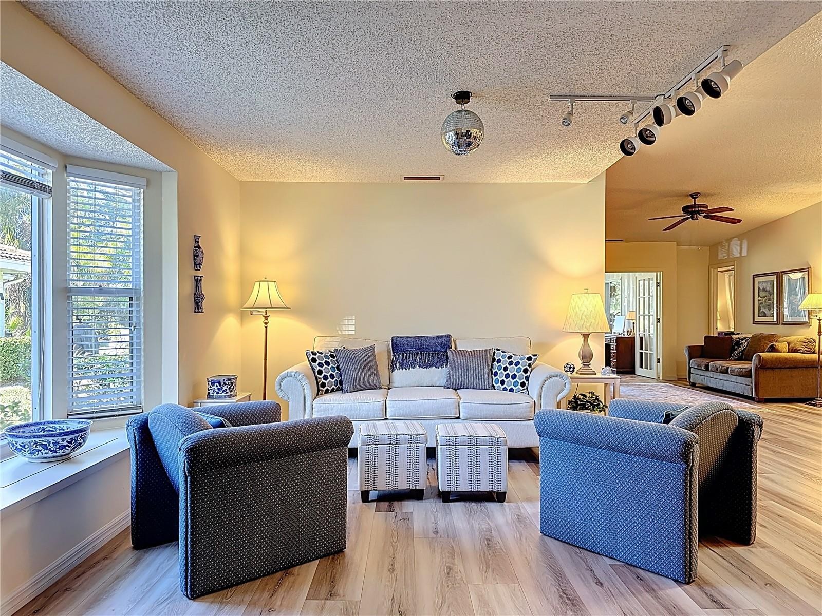 5611 GARDEN LAKES DR